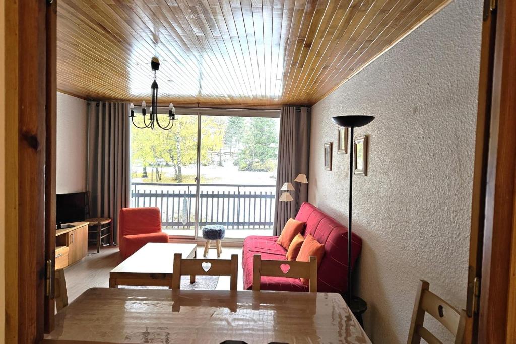 Apartment with balcony just next to ski slope appartement pied des pistes 2
