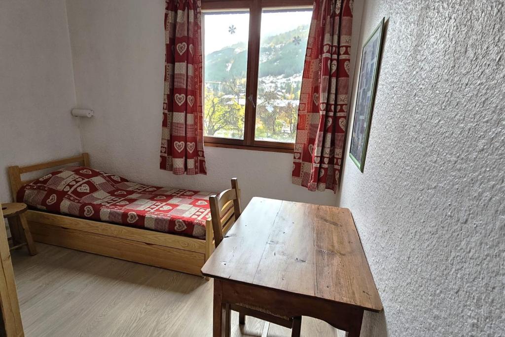 Apartment with balcony just next to ski slope appartement pied des pistes 6