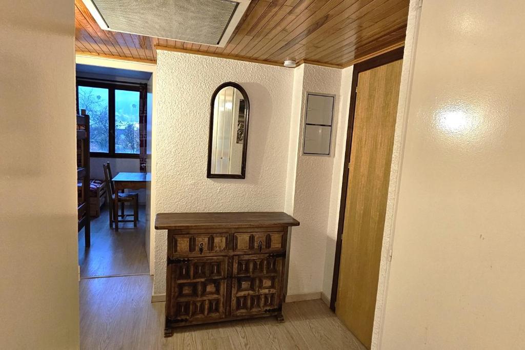 Apartment with balcony just next to ski slope appartement pied des pistes 9