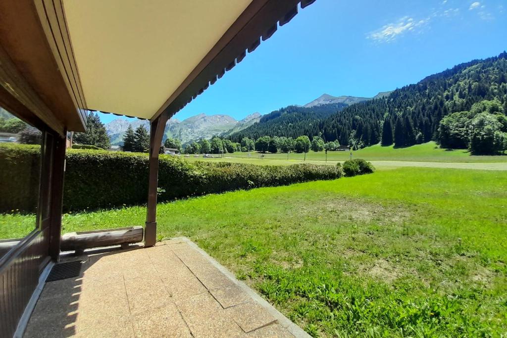 Apartment with terrace at the foot of the slopes appartement pied des pistes 7