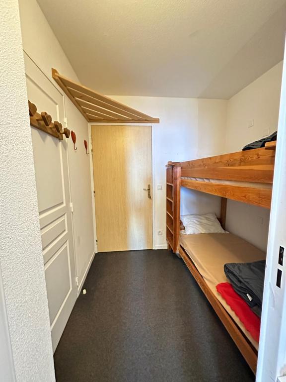 Appart Risoul 1min pistes PMR 4 6 pers appartement pied des pistes 13