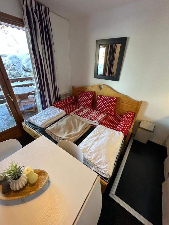 Appart Risoul 1min pistes PMR 4 6 pers appartement pied des pistes 15