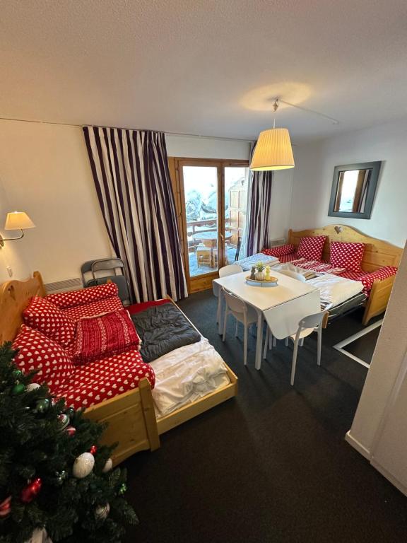 Appart Risoul 1min pistes PMR 4 6 pers appartement pied des pistes 18