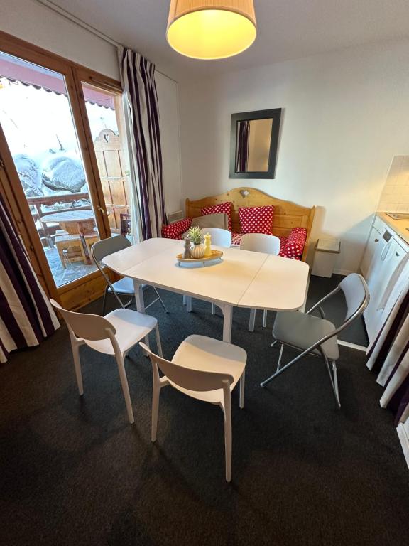 Appart Risoul 1min pistes PMR 4 6 pers appartement pied des pistes 19