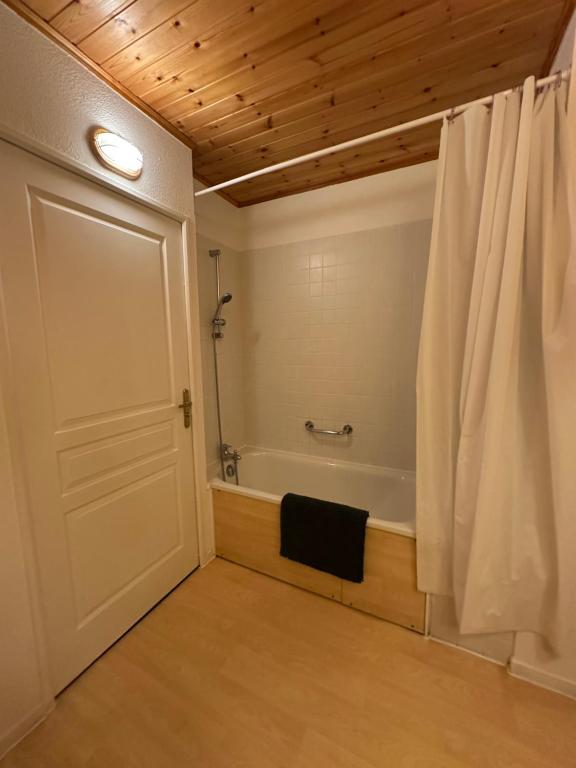 Appart Risoul 1min pistes PMR 4 6 pers appartement pied des pistes 7
