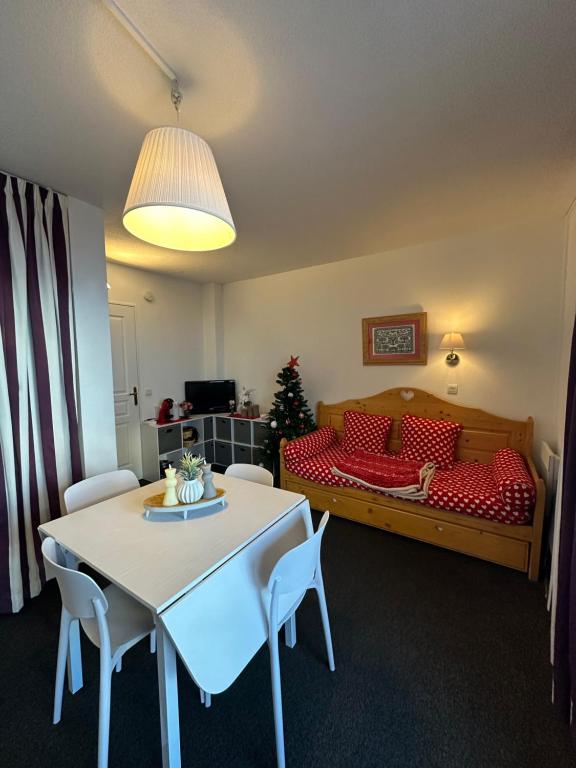 Appart Risoul 1min pistes PMR 4 6 pers appartement pied des pistes
