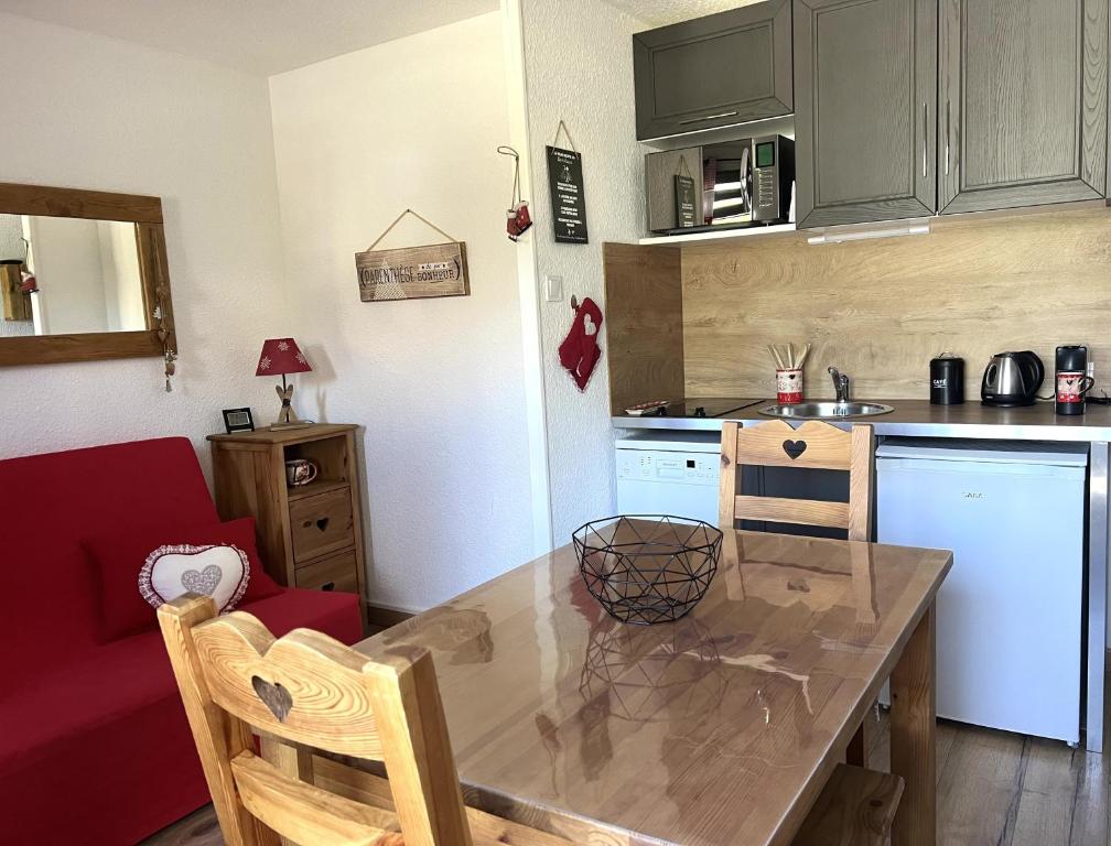 Appart a Puy Saint Vincent 1700 Res Emeraude appartement pied des pistes 4