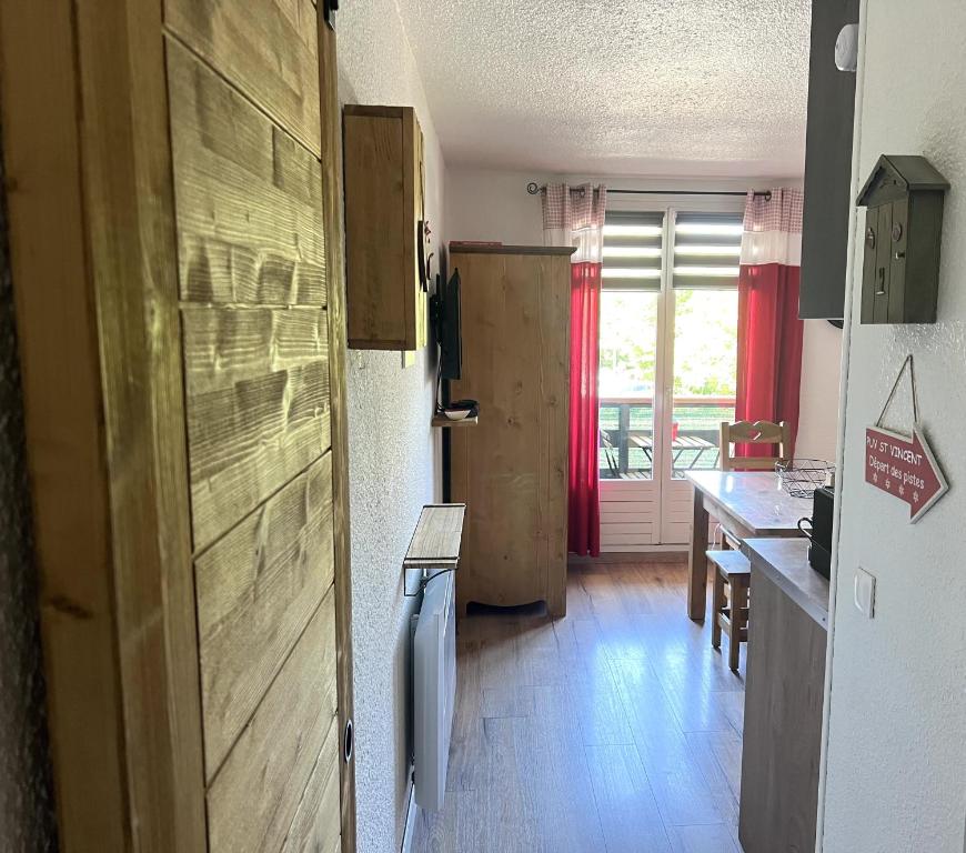 Appart a Puy Saint Vincent 1700 Res Emeraude appartement pied des pistes 8
