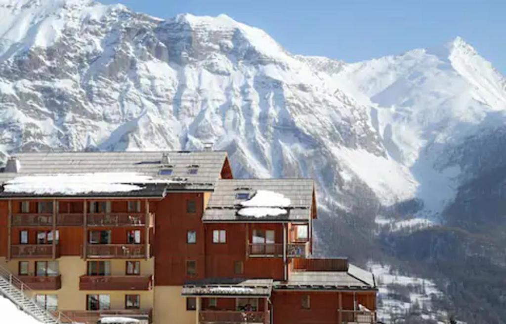 Appart chaleureux au pied des pistes avec piscine appartement pied des pistes 6
