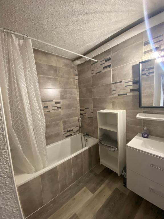 Appartement 50m2 vue imprenable avec garage draps et serviettes compris appartement pied des pistes 2