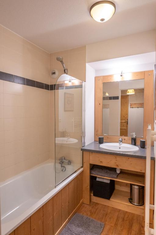 Appartement 6 couchages au pied des pistes a Orcieres 2 chambres balcon et parking couvert appartement pied des pistes 2