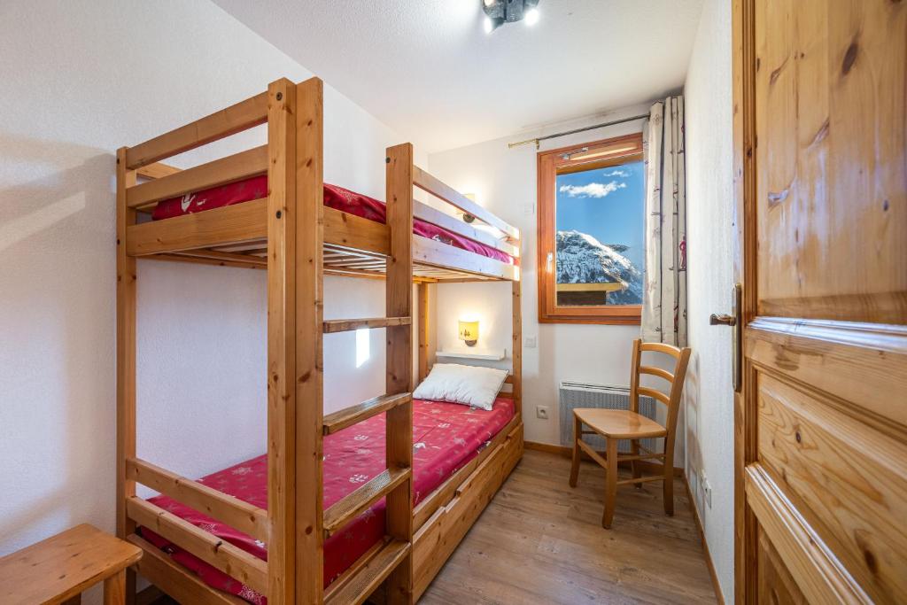 Appartement 6 personnes Deux chambres 40M2 Balcons 10M2 sur pistes Aucun vis a vis Piscine B301 appartement pied des pistes 1