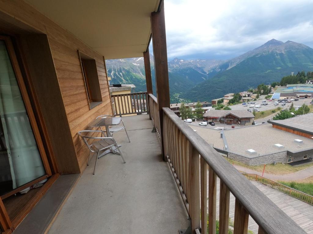 Appartement 6 personnes Deux chambres 40M2 Balcons 10M2 sur pistes Aucun vis a vis Piscine B301 appartement pied des pistes 13