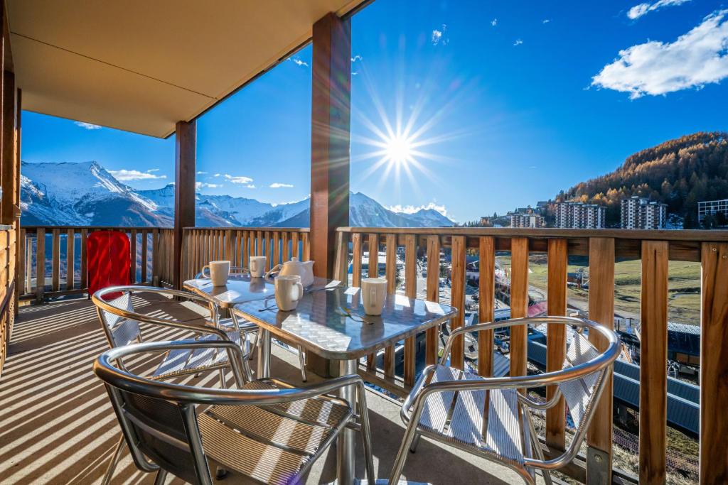 Appartement 6 personnes Deux chambres 40M2 Balcons 10M2 sur pistes Aucun vis a vis Piscine B301 appartement pied des pistes 14