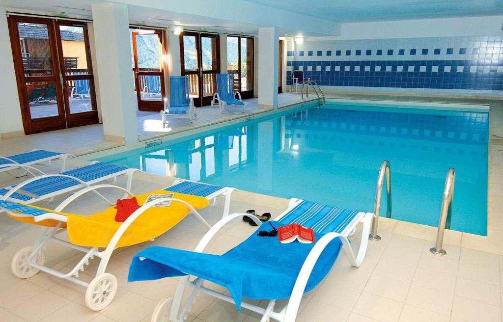 Appartement 6 personnes Deux chambres 40M2 Balcons 10M2 sur pistes Aucun vis a vis Piscine B301 appartement pied des pistes 3