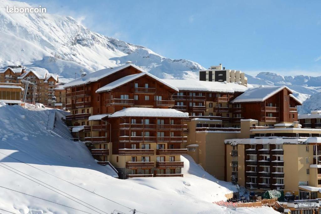 Appartement 6 personnes Deux chambres 40M2 Balcons 10M2 sur pistes Aucun vis a vis Piscine B301 appartement pied des pistes 8