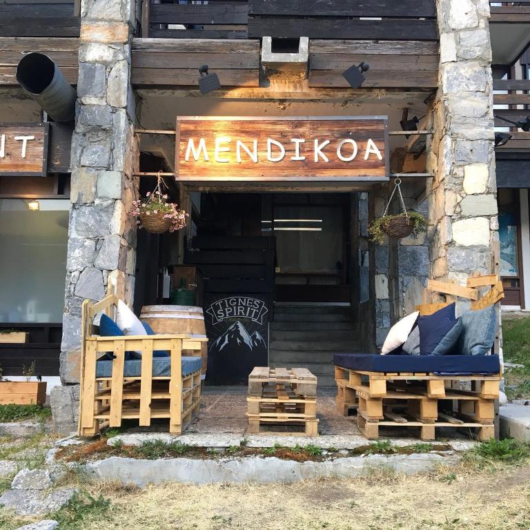 Appartement 6 personnes avec Parking Couvert 1 chambre 4 lits Netflix wifi haut debit appartement pied des pistes 14