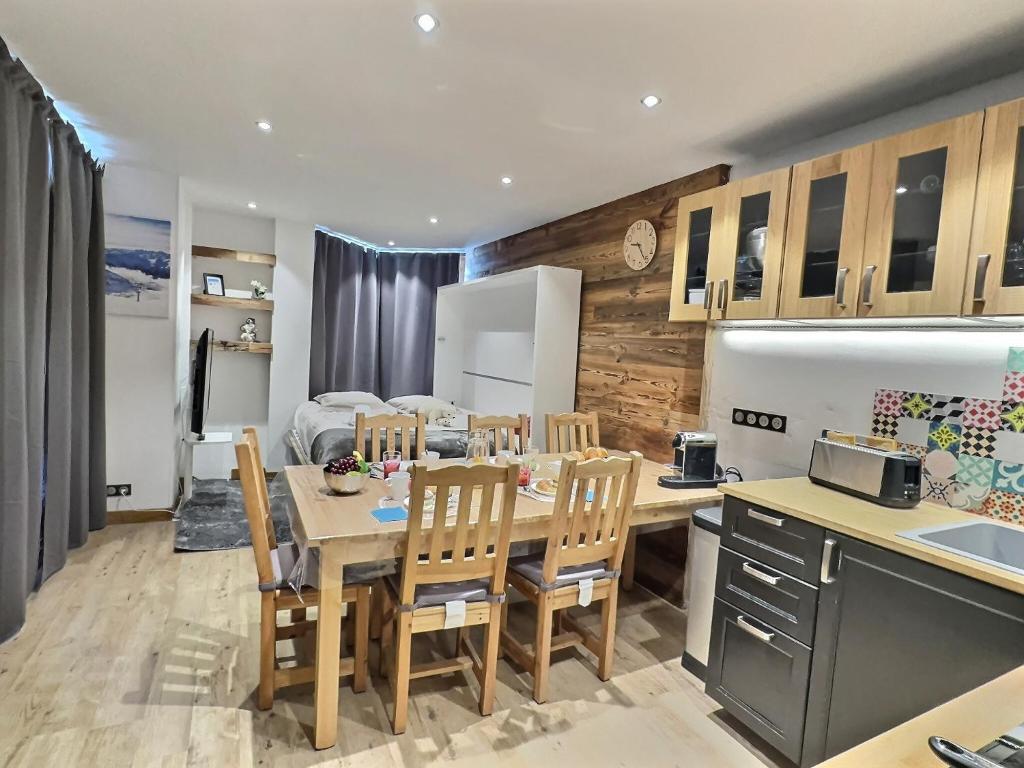 Appartement 6 personnes avec Parking Couvert 1 chambre 4 lits Netflix wifi haut debit appartement pied des pistes 8