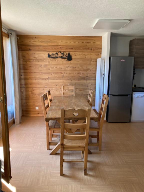 Appartement Duplex Les Orres 1800 pour 8 personnes aux pieds des pistes avec menage et une place de parking inclus appartement pied des pistes 10