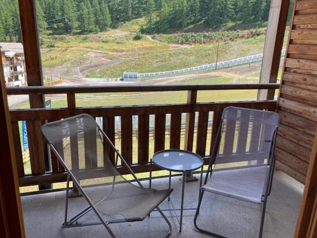 Appartement Duplex Les Orres 1800 pour 8 personnes aux pieds des pistes avec menage et une place de parking inclus appartement pied des pistes 17