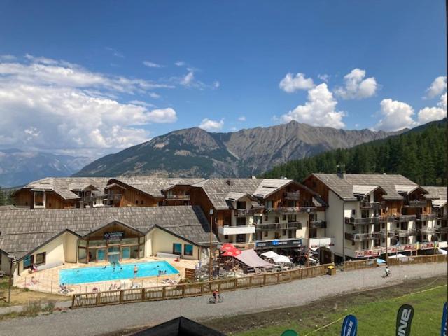 Appartement Duplex Les Orres 1800 pour 8 personnes aux pieds des pistes avec menage et une place de parking inclus appartement pied des pistes 5