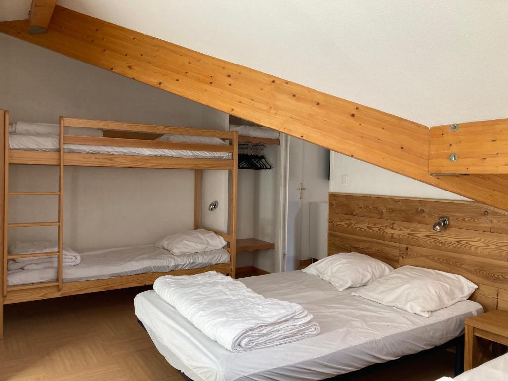 Appartement Duplex Les Orres 1800 pour 8 personnes aux pieds des pistes avec menage et une place de parking inclus appartement pied des pistes 6