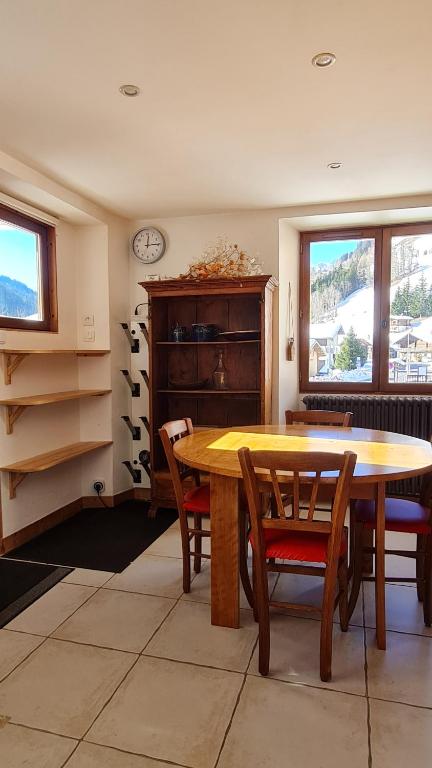 Appartement La Duchere Le Plan la Giettaz massif des Aravis appartement pied des pistes 3