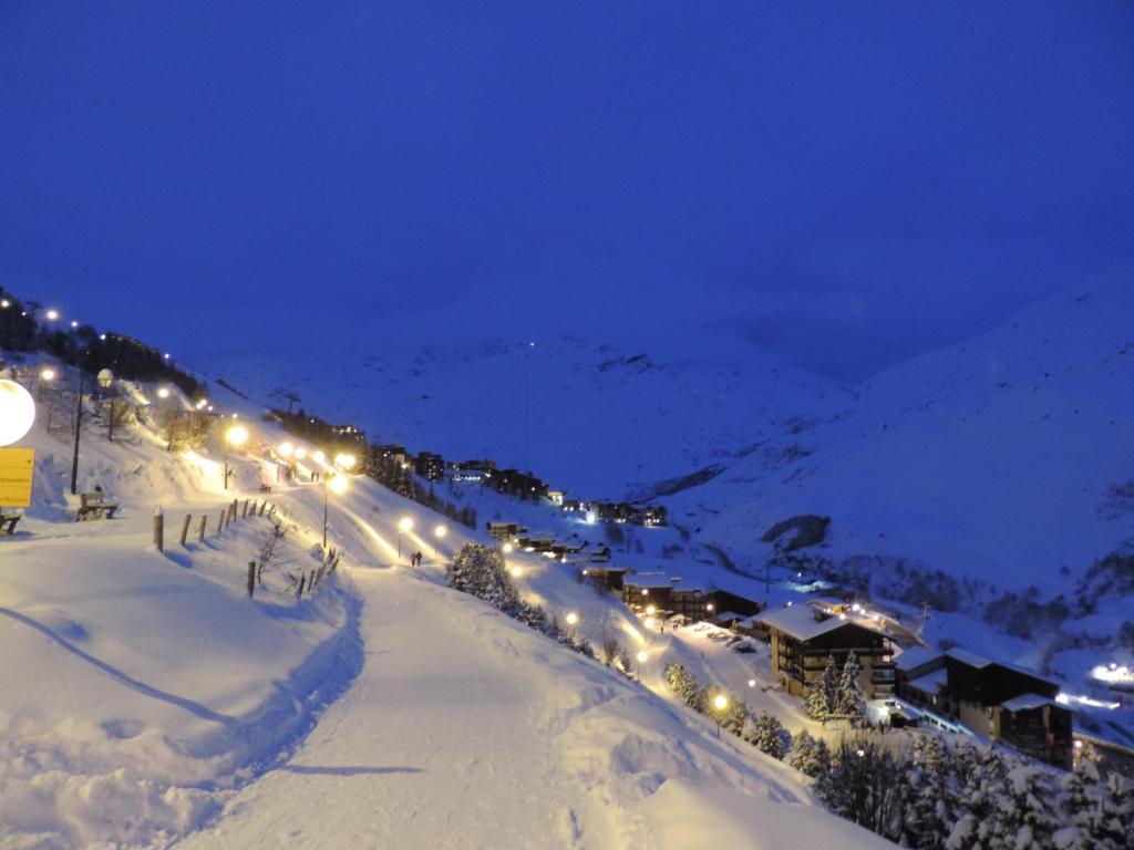 Appartement Les Menuires 4 personnes a 20 m des pistes appartement pied des pistes 10