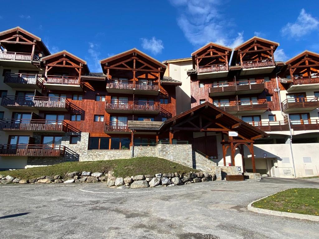 Appartement Montagne Puy Saint Vincent 1800 Residence Dame Blanche 3 etoiles appartement pied des pistes 18
