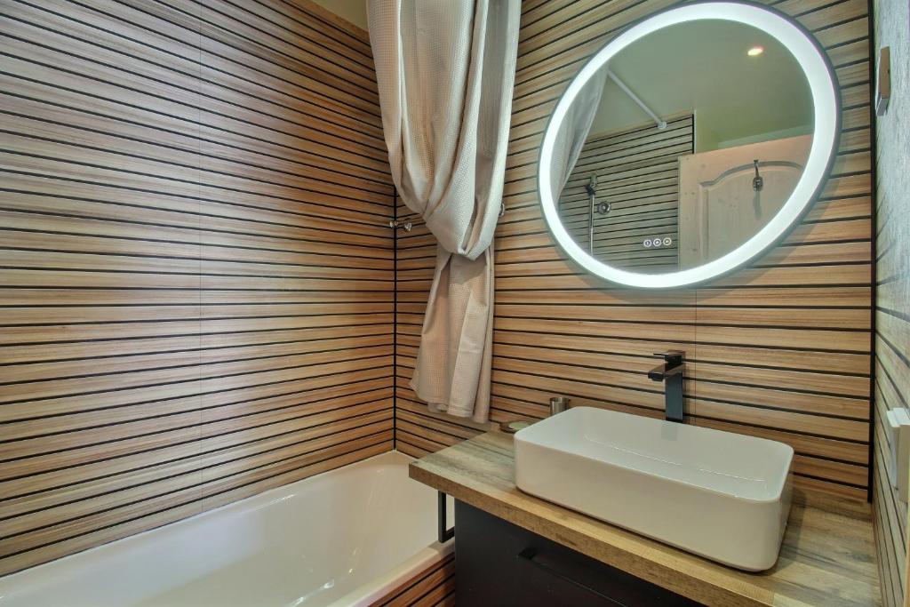 Appartement T3 ARC 1950 skis aux pieds Sauna Hammam Jacuzzi appartement pied des pistes 16