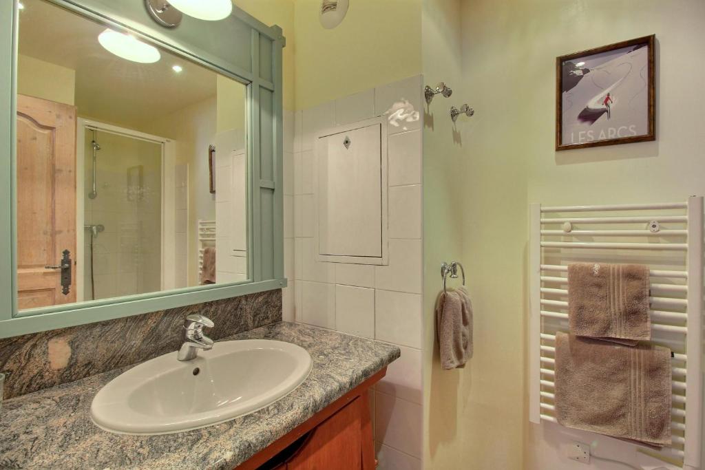 Appartement T3 ARC 1950 skis aux pieds Sauna Hammam Jacuzzi appartement pied des pistes 17