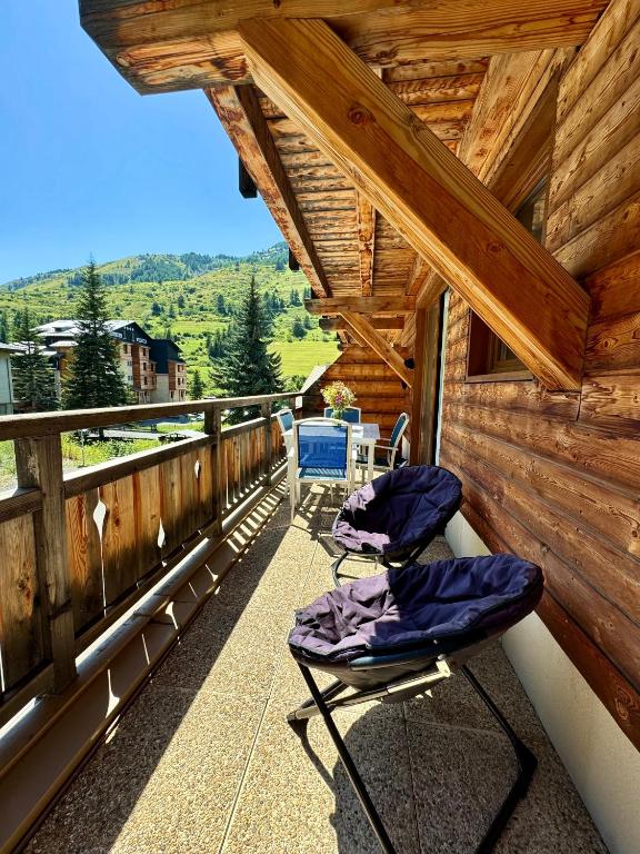 Appartement Vars sur les pistes de ski avec piscine appartement pied des pistes 11
