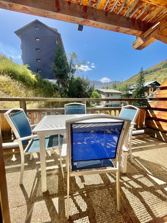 Appartement Vars sur les pistes de ski avec piscine appartement pied des pistes 12
