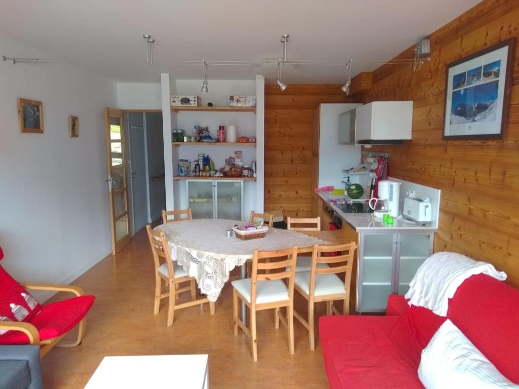Appartement pied des pistes avec balcon vue 6 personnes appartement pied des pistes 3