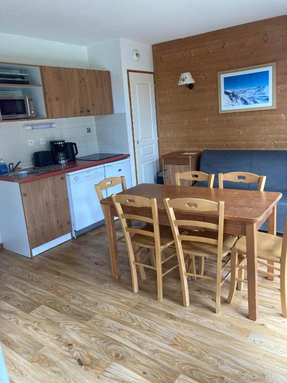 Appartement pied des pistes terrasse wifi et parking appartement pied des pistes 4