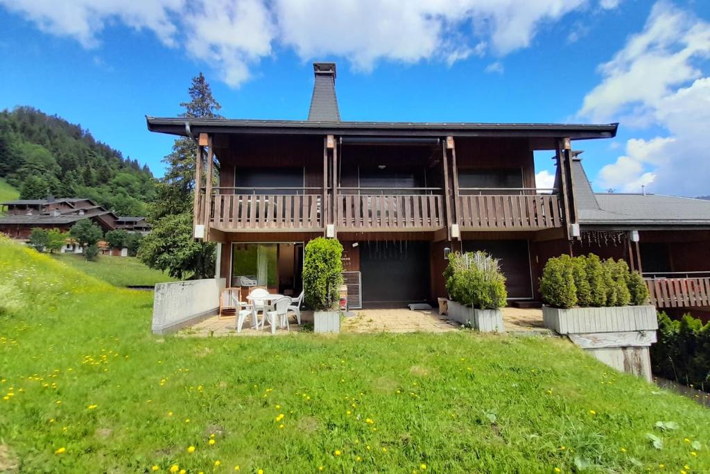 Appartement sur les PISTES pour 6 a La Clusaz appartement pied des pistes 12
