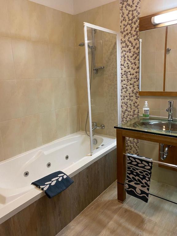 Appartement tout confort Belle vue sur le Cambre dAze appartement pied des pistes 2