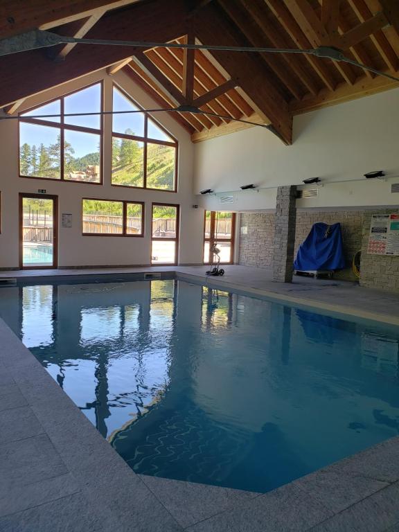 Apt 2 chambres en duplex Chalet des Rennes Vars 2000m Piscine interieure et exterieure appartement pied des pistes 6