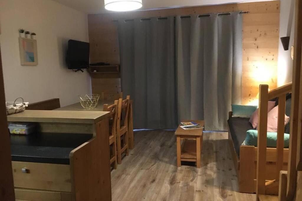Apt 2 chambres en duplex Chalet des Rennes Vars 2000m Piscine interieure et exterieure appartement pied des pistes 7