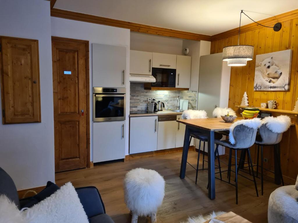 Arc 1950 Appartement de standing Refuge du Montagnard vue incroyable sur le Montblanc skis aux pieds Acces spa et piscine appartement pied des pistes 15