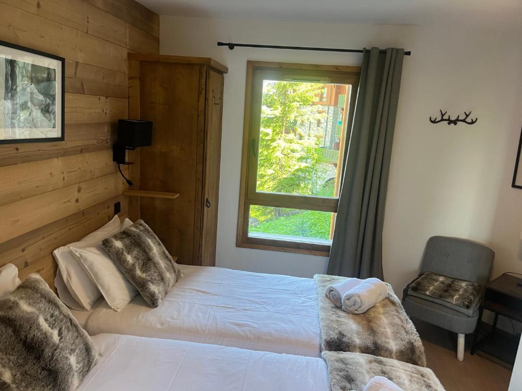 Arc 1950 Ski in Ski out and Spa Newly refurbished 153 Sources De Marie 2 bedroom 2 bathroom Sleeps 4 6 Mont Blanc view from every window Free WiFi appartement pied des pistes 1