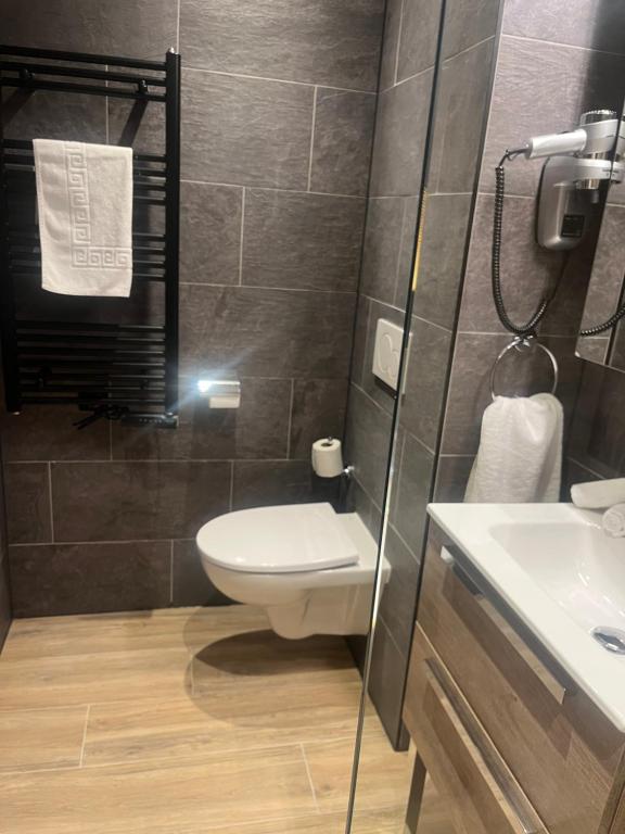 Arc 1950 Ski in Ski out and Spa Newly refurbished 153 Sources De Marie 2 bedroom 2 bathroom Sleeps 4 6 Mont Blanc view from every window Free WiFi appartement pied des pistes 13