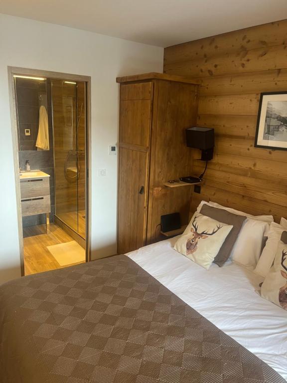 Arc 1950 Ski in Ski out and Spa Newly refurbished 153 Sources De Marie 2 bedroom 2 bathroom Sleeps 4 6 Mont Blanc view from every window Free WiFi appartement pied des pistes 15