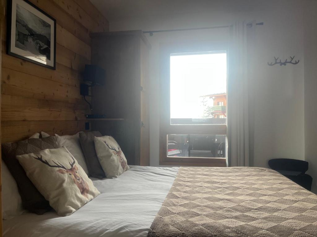 Arc 1950 Ski in Ski out and Spa Newly refurbished 153 Sources De Marie 2 bedroom 2 bathroom Sleeps 4 6 Mont Blanc view from every window Free WiFi appartement pied des pistes 16