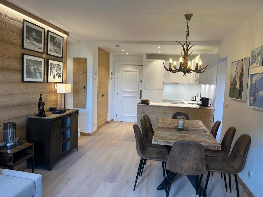 Arc 1950 Ski in Ski out and Spa Newly refurbished 153 Sources De Marie 2 bedroom 2 bathroom Sleeps 4 6 Mont Blanc view from every window Free WiFi appartement pied des pistes 4