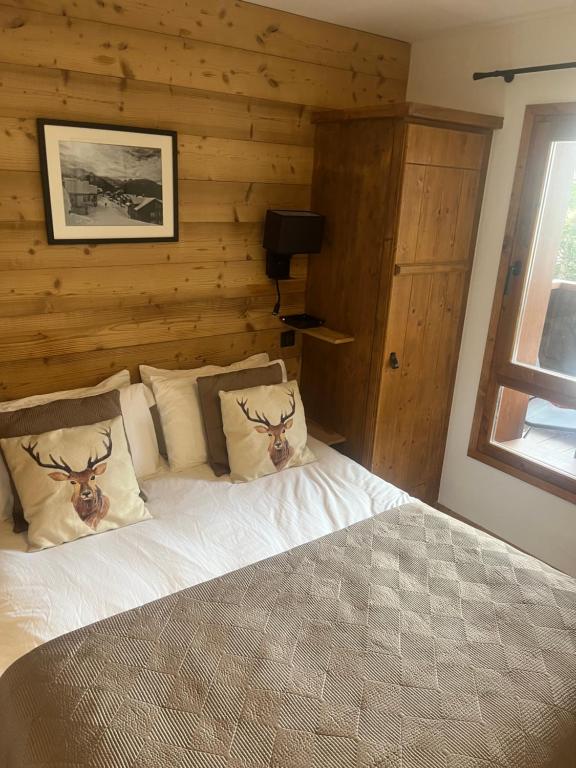Arc 1950 Ski in Ski out and Spa Newly refurbished 153 Sources De Marie 2 bedroom 2 bathroom Sleeps 4 6 Mont Blanc view from every window Free WiFi appartement pied des pistes 7