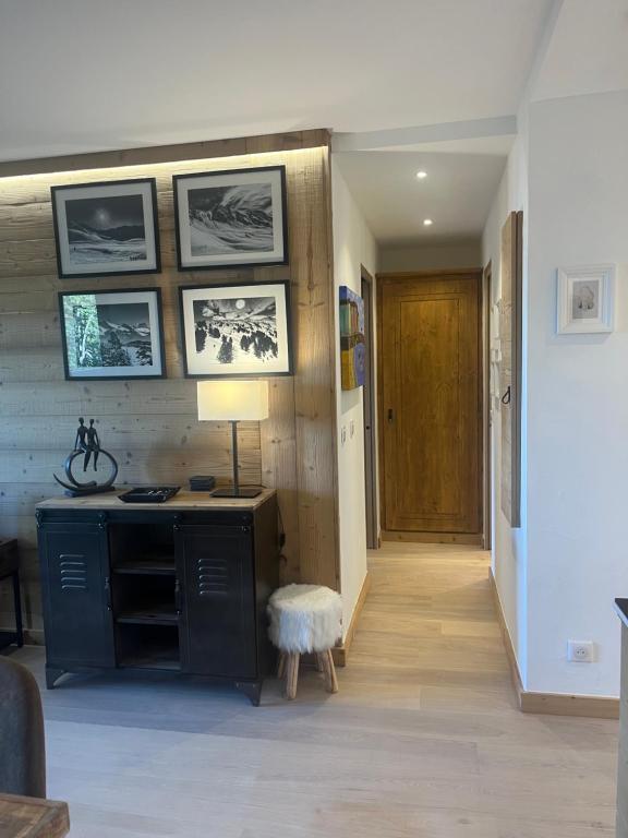 Arc 1950 Ski in Ski out and Spa Newly refurbished 153 Sources De Marie 2 bedroom 2 bathroom Sleeps 4 6 Mont Blanc view from every window Free WiFi appartement pied des pistes 8