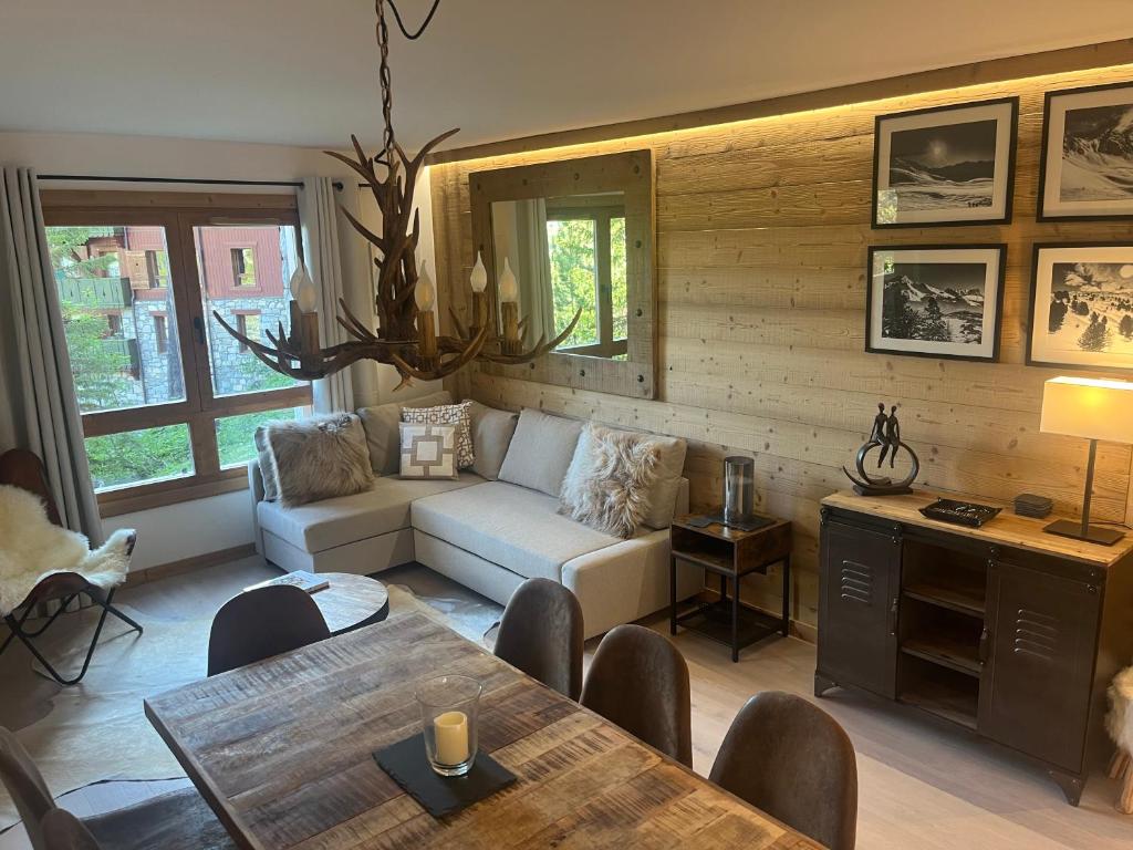 Arc 1950 Ski in Ski out and Spa Newly refurbished 153 Sources De Marie 2 bedroom 2 bathroom Sleeps 4 6 Mont Blanc view from every window Free WiFi appartement pied des pistes