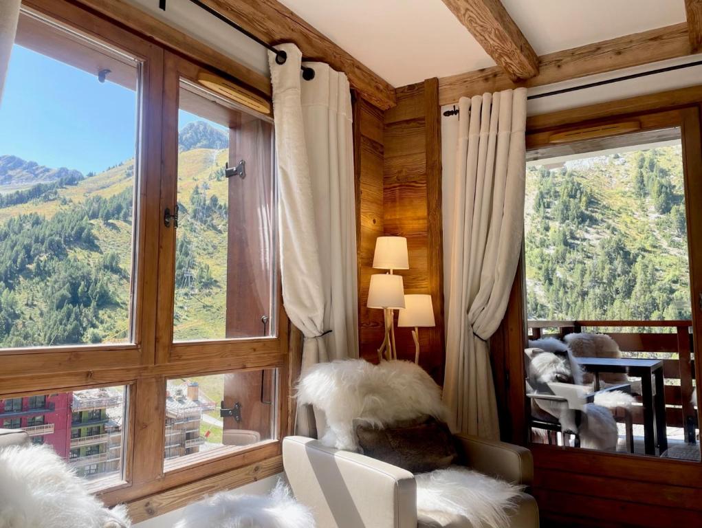 Arc 1950 ambiance chalet luxe 57pers dans residence 5 skis aux pieds avec SPA appartement pied des pistes 12