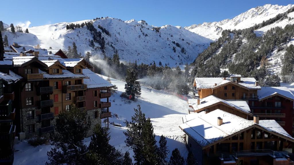 Arc 1950 ambiance chalet luxe 57pers dans residence 5 skis aux pieds avec SPA appartement pied des pistes 13